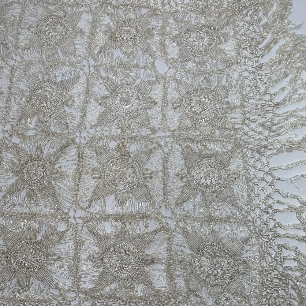 Vintage Cream Lace Crochet Coverlet Shawl Wrap Square Floral Fringe Delicate - Picture 6 of 16